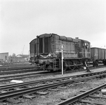 854180 Afbeelding van de diesel-electrische rangeerlocomotief nr. 522 (serie 500) van de N.S. tijdens rangeren te ...